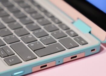 Mint and pink: a closer look at the backflipping Framework Laptop 12
