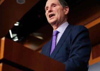 Ron Wyden asks for rules about whether you own your digital purchases
