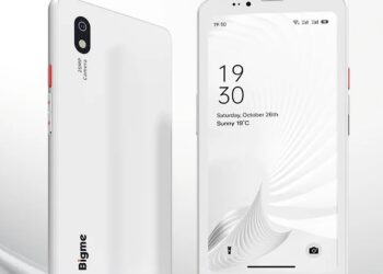 The Hibreak Pro is a 5G smartphone with an E Ink screen