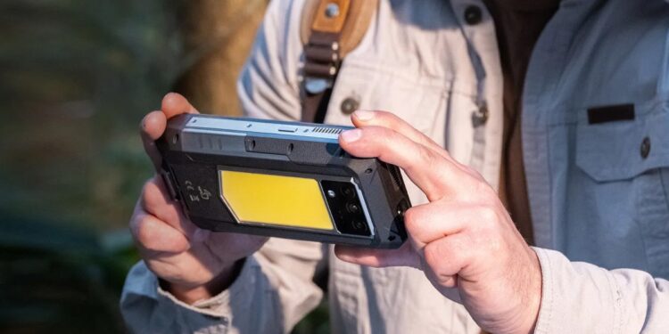 This 1.9-pound smartphone’s massive battery offers six months of standby