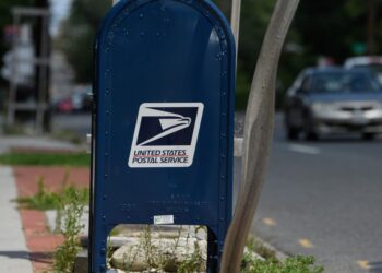 USPS backtracks, will accept parcels from China after all