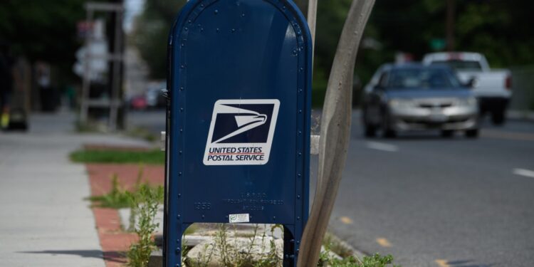 USPS backtracks, will accept parcels from China after all