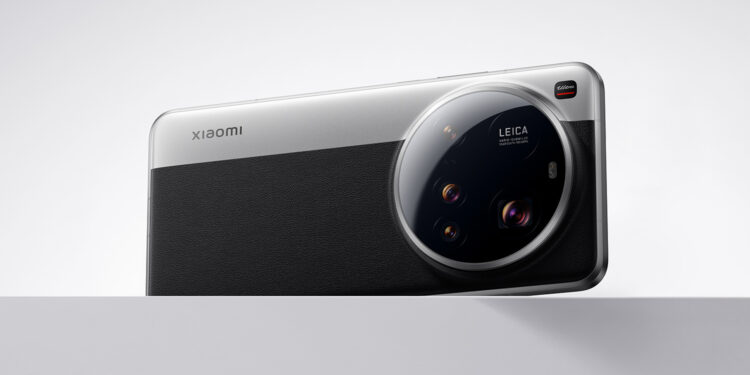 A photo of the Xiaomi 15 Ultra lying on its side