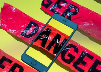 iOS App Store apps with screenshot-reading malware found for the first time