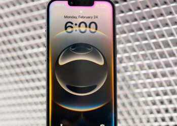 A hands-on photo of Apple’s iPhone 16E.