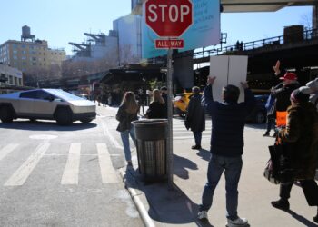 A stray Cybertruck prompted a particularly insulting chant.