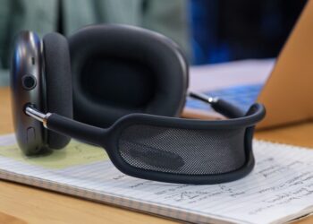 Apple’s AirPods Max with USB-C will soon support lossless audio