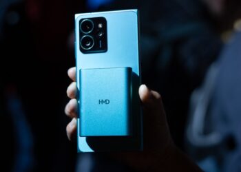 HMD’s new earbuds can top off your phone’s battery