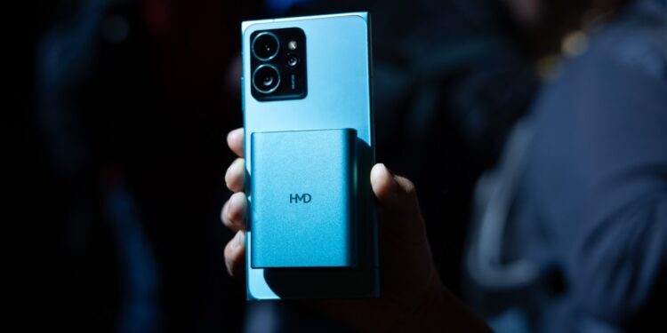 HMD’s new earbuds can top off your phone’s battery