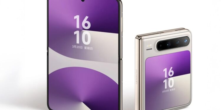 Huawei’s new flip phone is weirdly wide