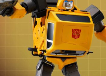 Robosen’s self-transforming Bumblebee is finally giving Optimus Prime some backup