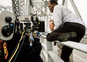 DIE HARD: WITH A VENGEANCE, from left: Bruce Willis, Samuel L. Jackson filming on location, 1995, TM and Copyright ©20th Century Fox Film Corp.