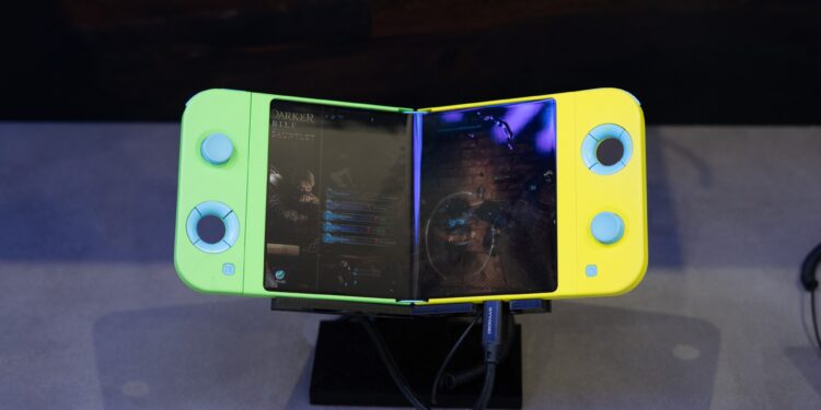 Samsung handheld gaming display concept