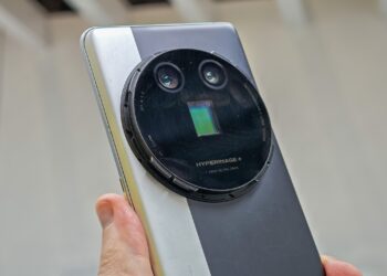 Photo of Realme’s interchangeable lens camera concept without a lens at MWC 2025