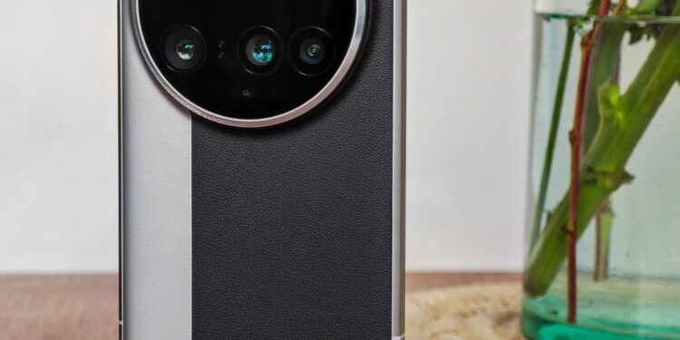 A photo of the Xiaomi 15 Ultra on a wooden table