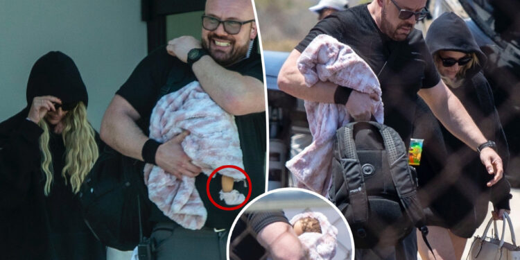 Britney Spears brings toy baby doll to Mexico for vacation