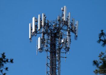 Cops can’t do cell tower mass surveillance ‘dumps,’ court rules