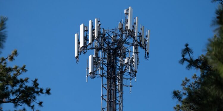 Cops can’t do cell tower mass surveillance ‘dumps,’ court rules