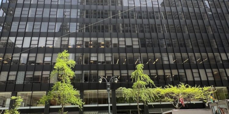 East 42nd Street office building to be converted to apartments