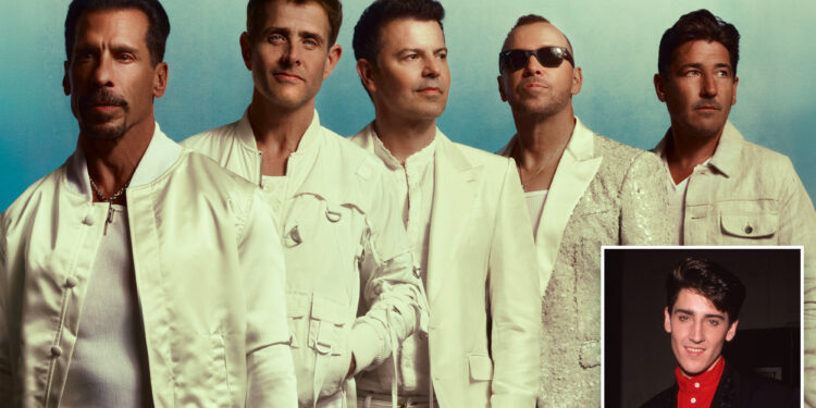 New Kids on the Block star Jonathan Knight let fans kidnap him on tour