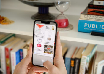 A hands-on photo of Apple’s iPhone 16E.