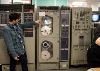 Why hundreds flock to play with decades-old computers