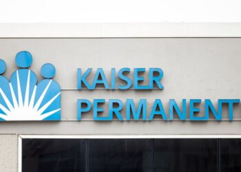A Kaiser Permanente systems outage has pharmacies relying on pen and paper