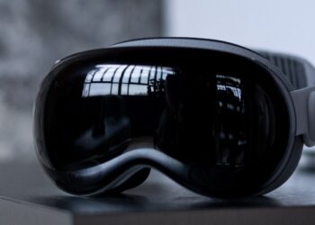 Apple might let you scroll with your eyes in the Vision Pro