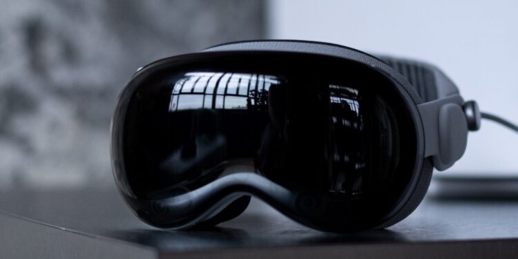 Apple might let you scroll with your eyes in the Vision Pro