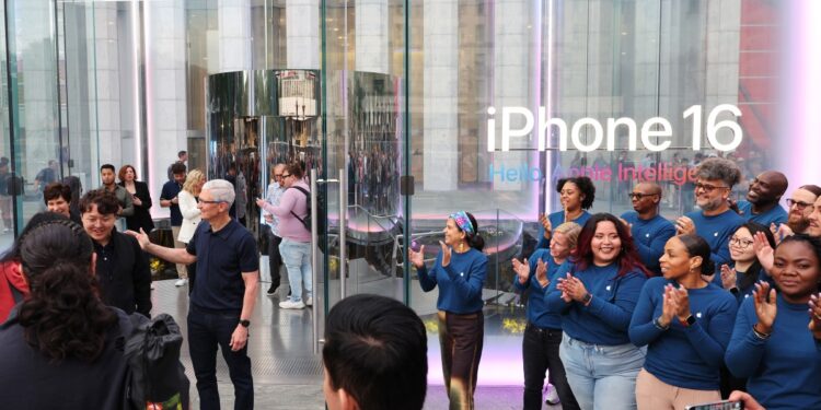 Apple says tariffs will cost it at least $900 million this quarter