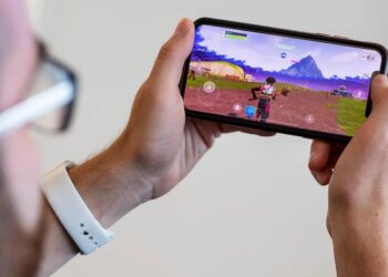 Fortnite is back on US iPhones again