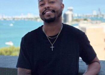 News headline announcing the death of 'Floribama Shore' star Kirk Medas at 33