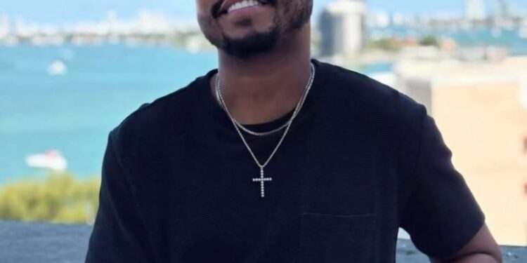 News headline announcing the death of 'Floribama Shore' star Kirk Medas at 33