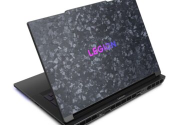 Lenovo’s flagship gaming laptop has a 3D screen and carbon fiber lid