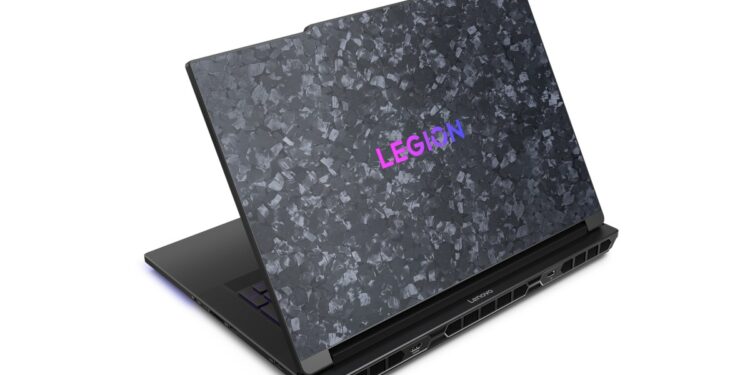 Lenovo’s flagship gaming laptop has a 3D screen and carbon fiber lid