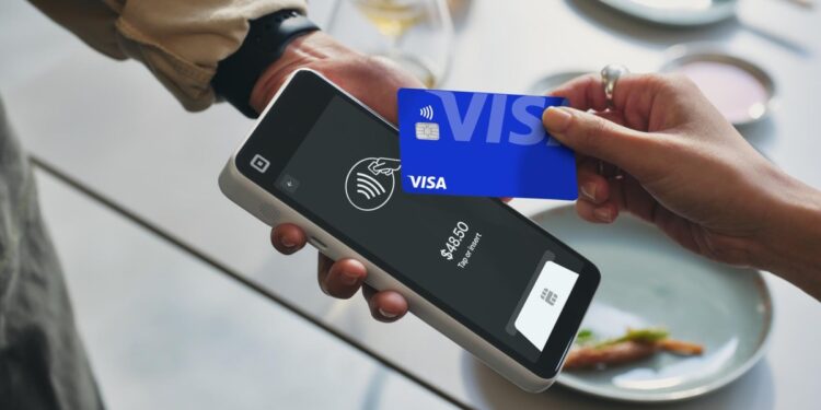 Square’s $399 Handheld accepts tap-to-pay at your table