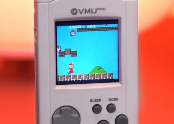 The VMU Pro turns the Dreamcast’s memory card into a handheld emulator