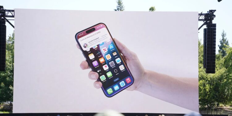 Demo from WWDC 2024 showing Siri capabilities.