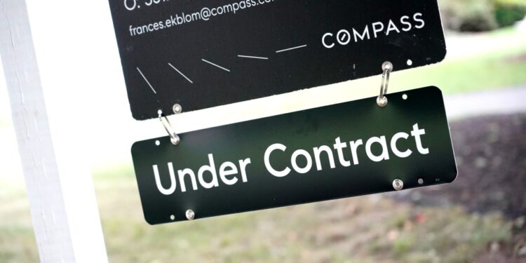 "Under Contract" sign.