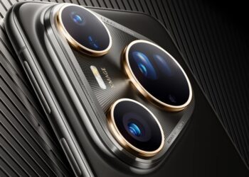 Huawei’s latest phone fits two telephoto lenses into one camera