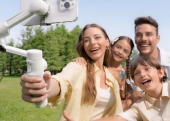 Insta360’s new $110 Flow 2 gimbal sacrifices some useful pro features