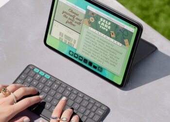 Logitech’s new Flip Folio iPad case has a removable wireless keyboard
