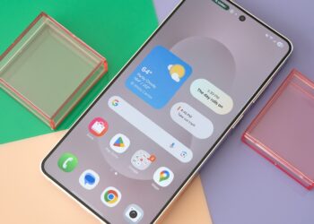 Samsung Galaxy S25 Edge on a colorful background