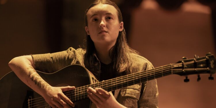 A still photo of Bella Ramsey in the HBO series The Last of Us.