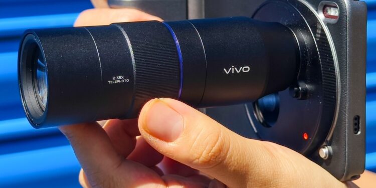 Vivo’s telephoto extender makes the world’s best phone camera better