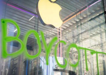 Apple’s 5th Ave store spray-painted to protest ‘climate hypocrisy’