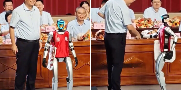 Humanoid robot 'graduates' at Chinese high school ceremony