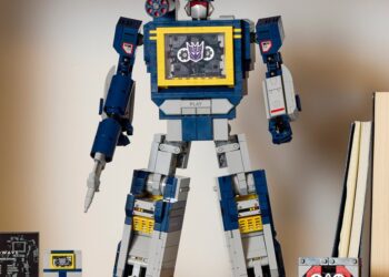 Lego’s first buildable Decepticon Transformer is a talking Soundwave