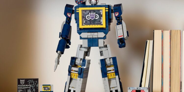 Lego’s first buildable Decepticon Transformer is a talking Soundwave