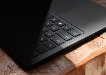 A hands-on photo of Microsoft’s 13.8-inch Surface Laptop.